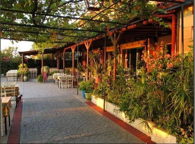 Apolafsi Aparthotel Lixouri Exterior photo