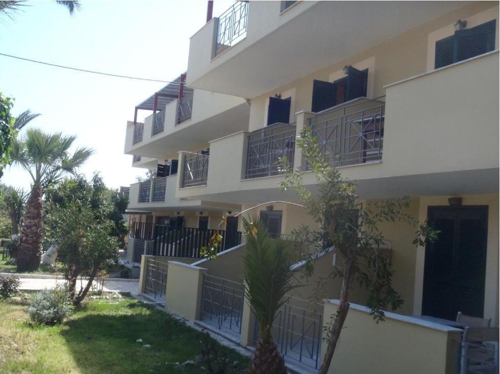 Apolafsi Aparthotel Lixouri Exterior photo