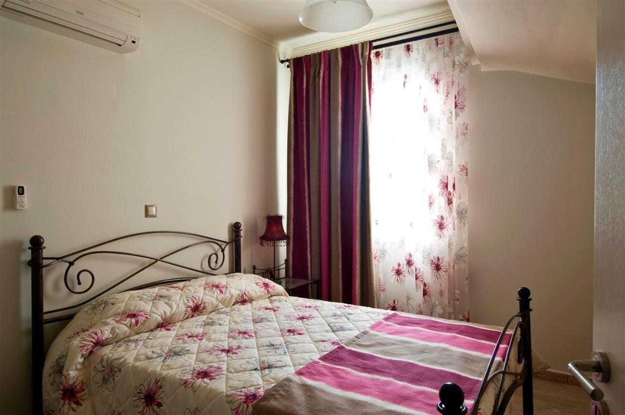 Apolafsi Aparthotel Lixouri Exterior photo