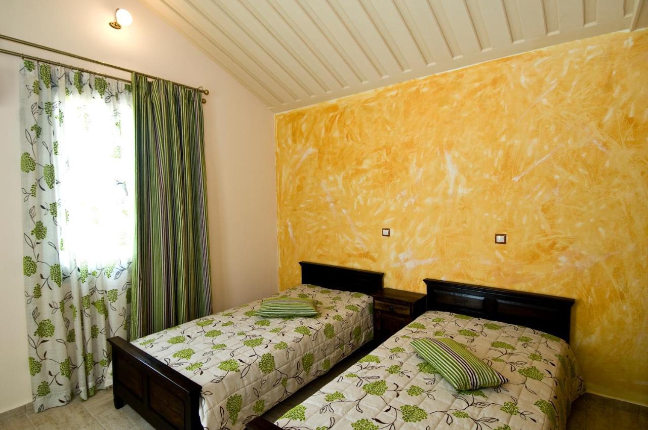 Apolafsi Aparthotel Lixouri Exterior photo