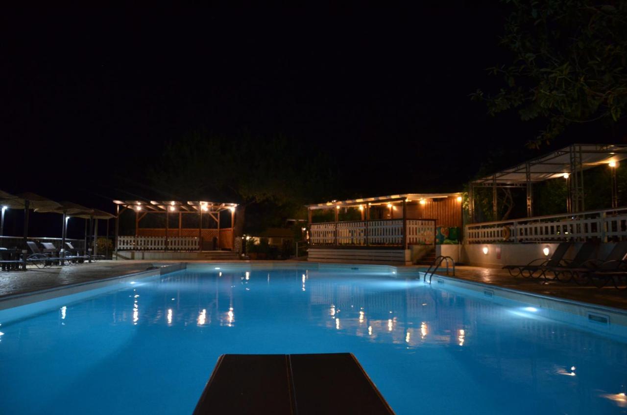 Apolafsi Aparthotel Lixouri Exterior photo