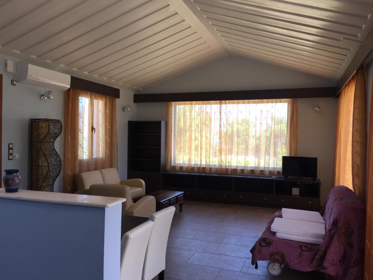 Apolafsi Aparthotel Lixouri Exterior photo