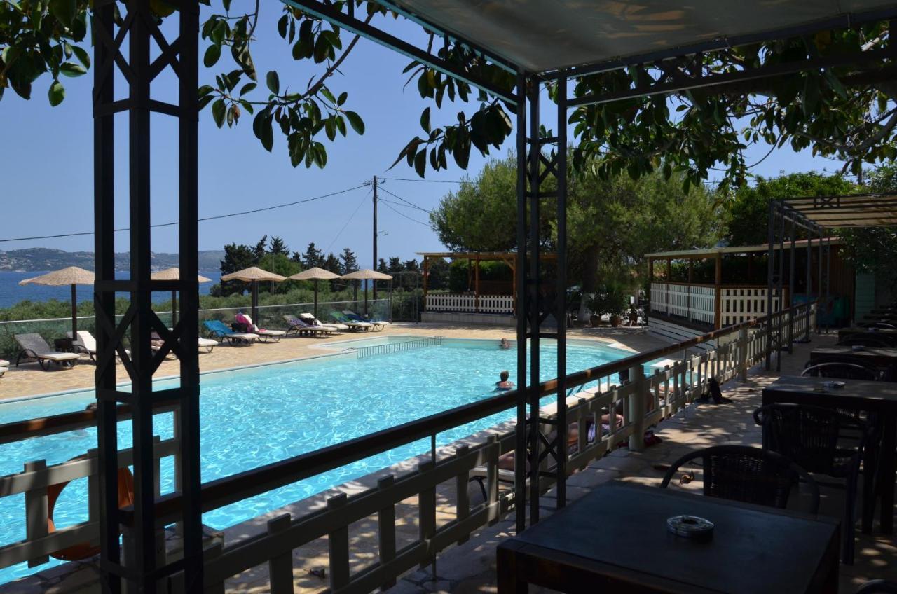 Apolafsi Aparthotel Lixouri Exterior photo