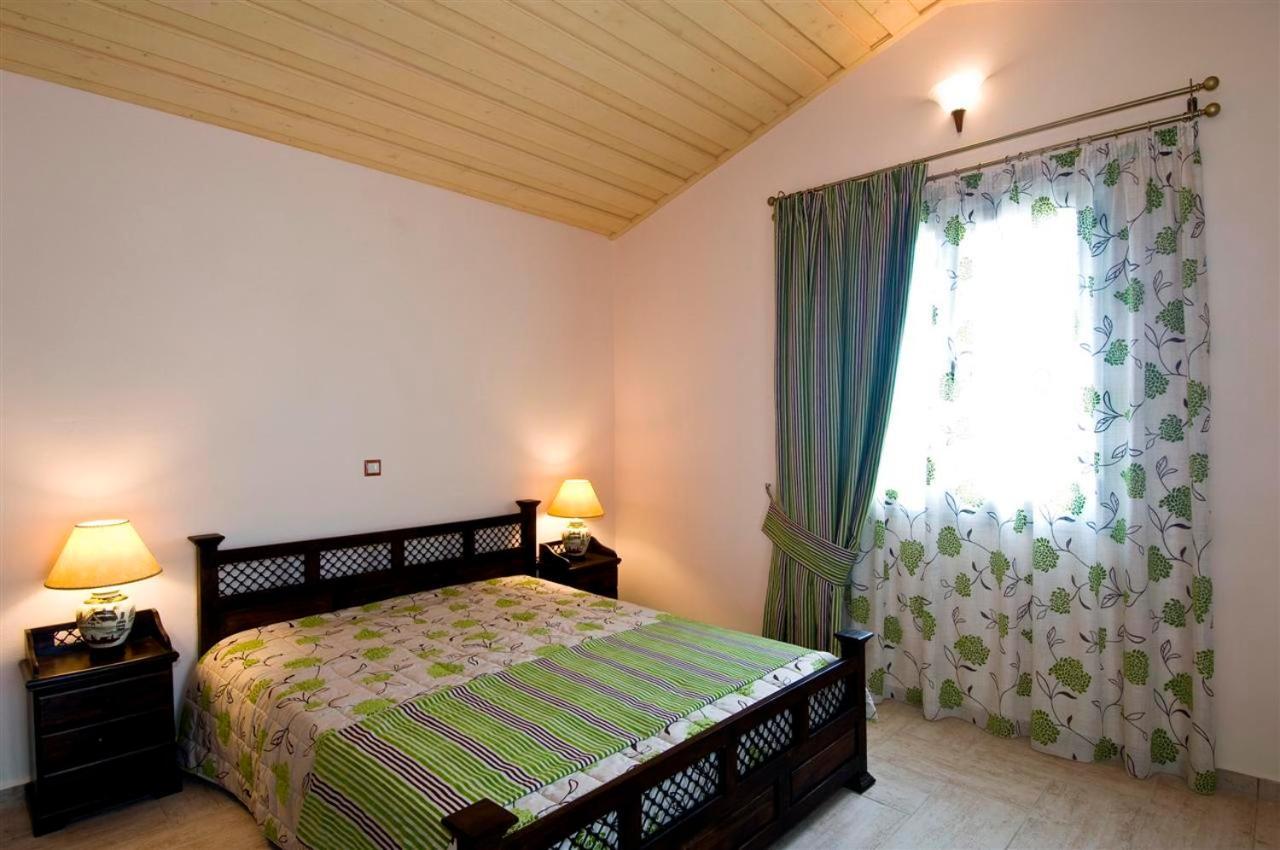 Apolafsi Aparthotel Lixouri Exterior photo