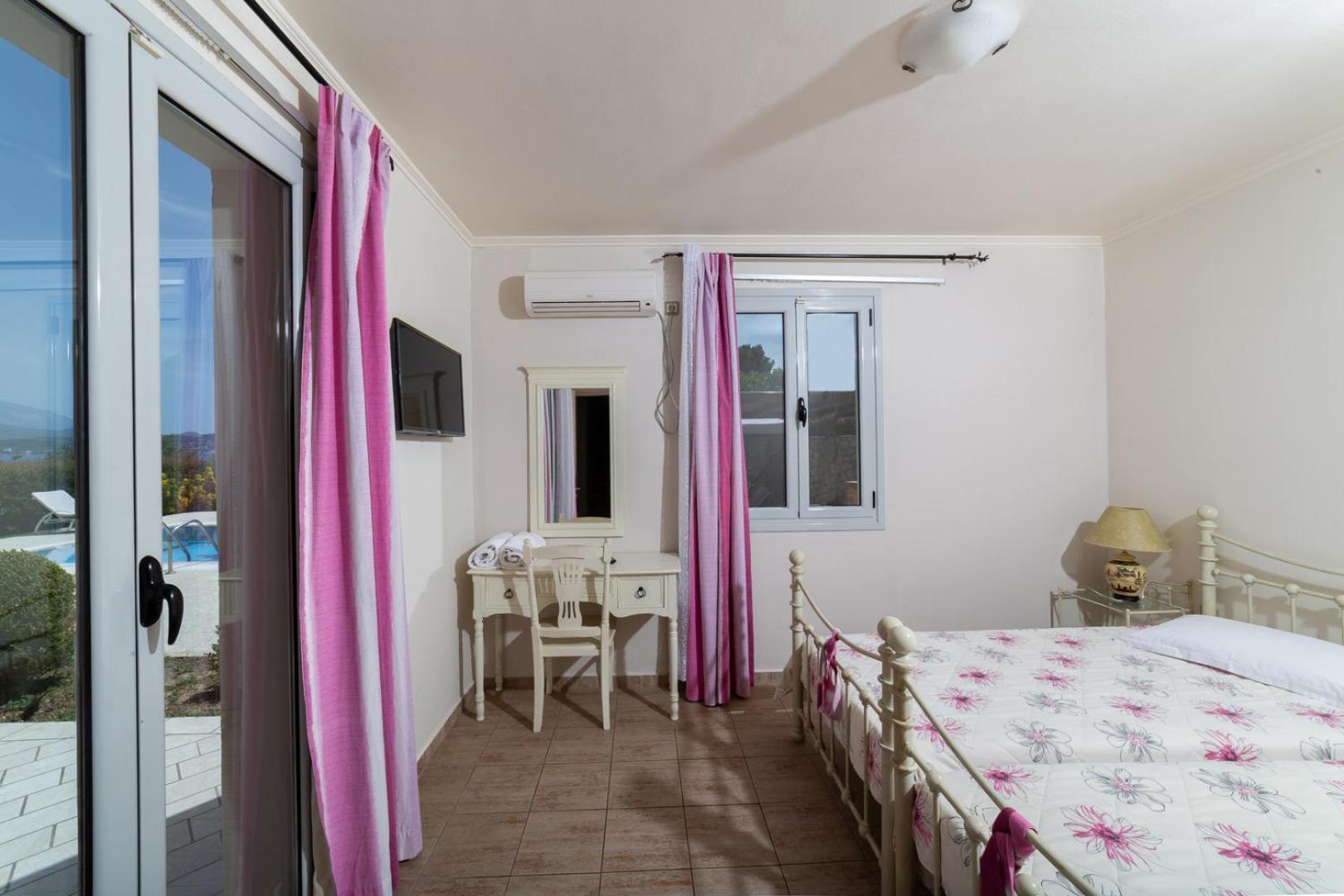 Apolafsi Aparthotel Lixouri Exterior photo