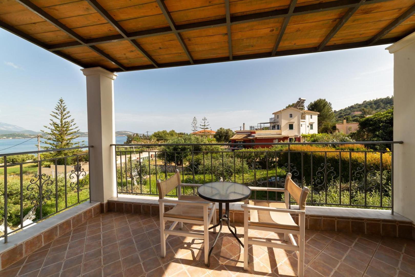 Apolafsi Aparthotel Lixouri Exterior photo