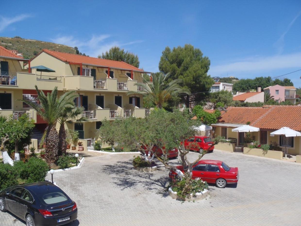 Apolafsi Aparthotel Lixouri Exterior photo